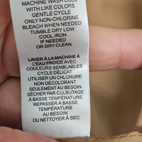 Elie Tahari Lightweight trench coat. - Picture 7 of 7